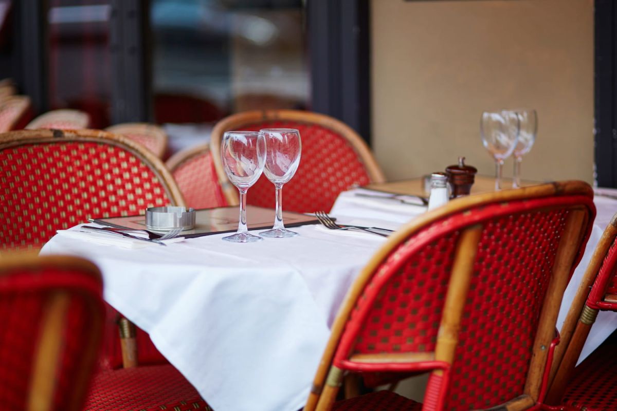 l'escroquerie en terrasse qui touche tout le monde : découvrez le truc