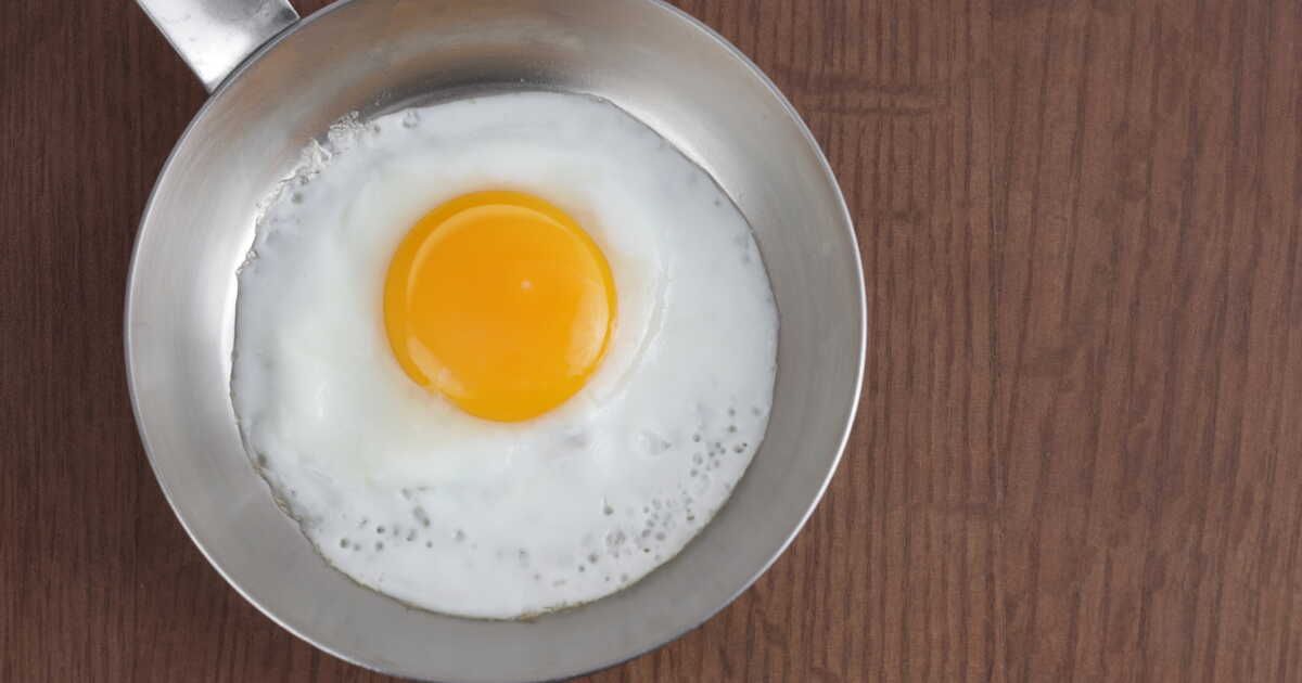 Les secrets pour réussir la cuisson des œufs dans une poêle en inox sans accrocher
