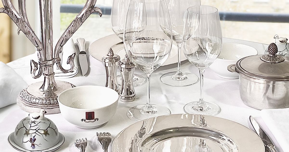 découvrez les trésors de la tour d'argent aux enchères