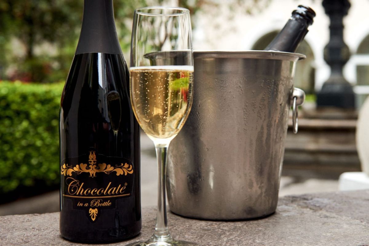 Découvrez le vin pétillant au chocolat, l'allié surprenant des repas festifs