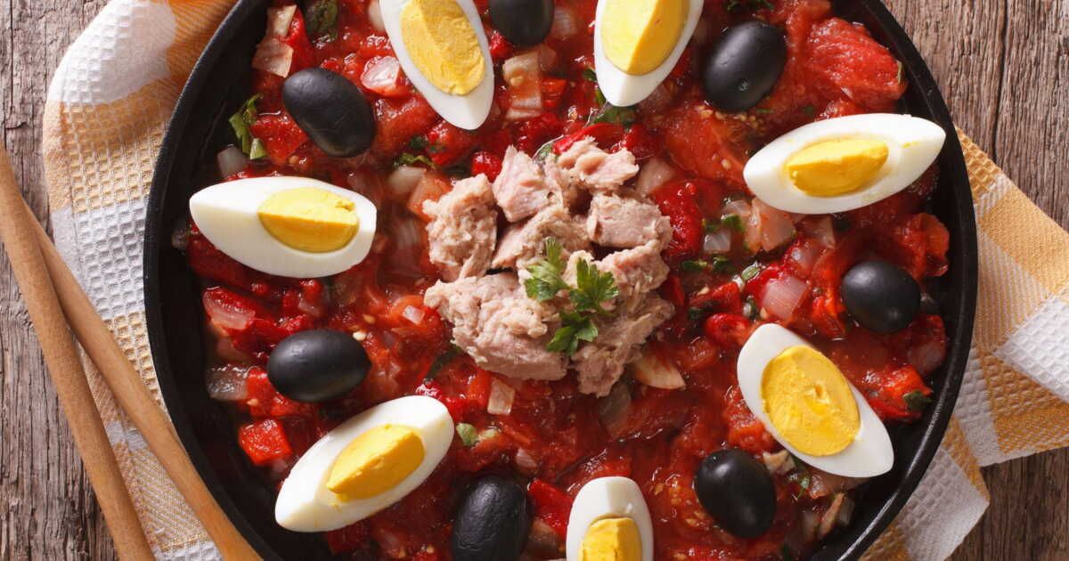 Découvrez la salade méchouia : un délice estival aux légumes grillés