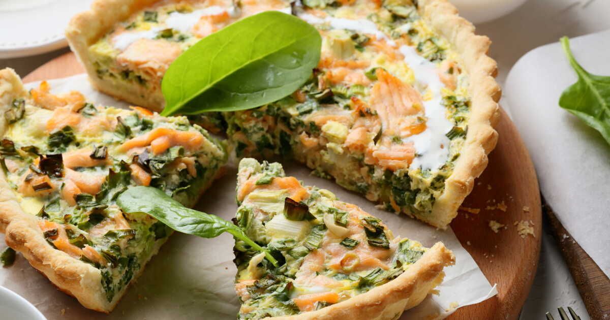 Une tarte gourmande pour le dîner : pommes de terre, saumon et épinards