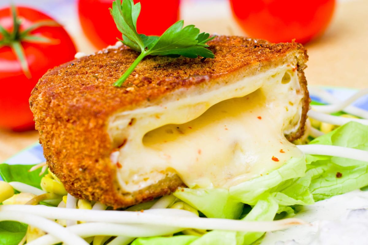 Le fromage pané qui fait fondre les cœurs : défi au camembert rôti