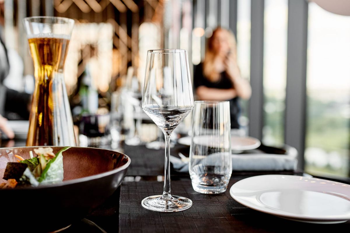 En retard au restaurant ? Voici comment préserver votre table selon un restaurateur