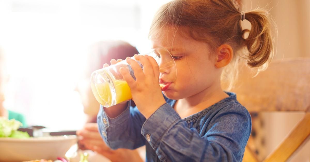 Faut-il se passer de jus de fruits pour nos enfants ?