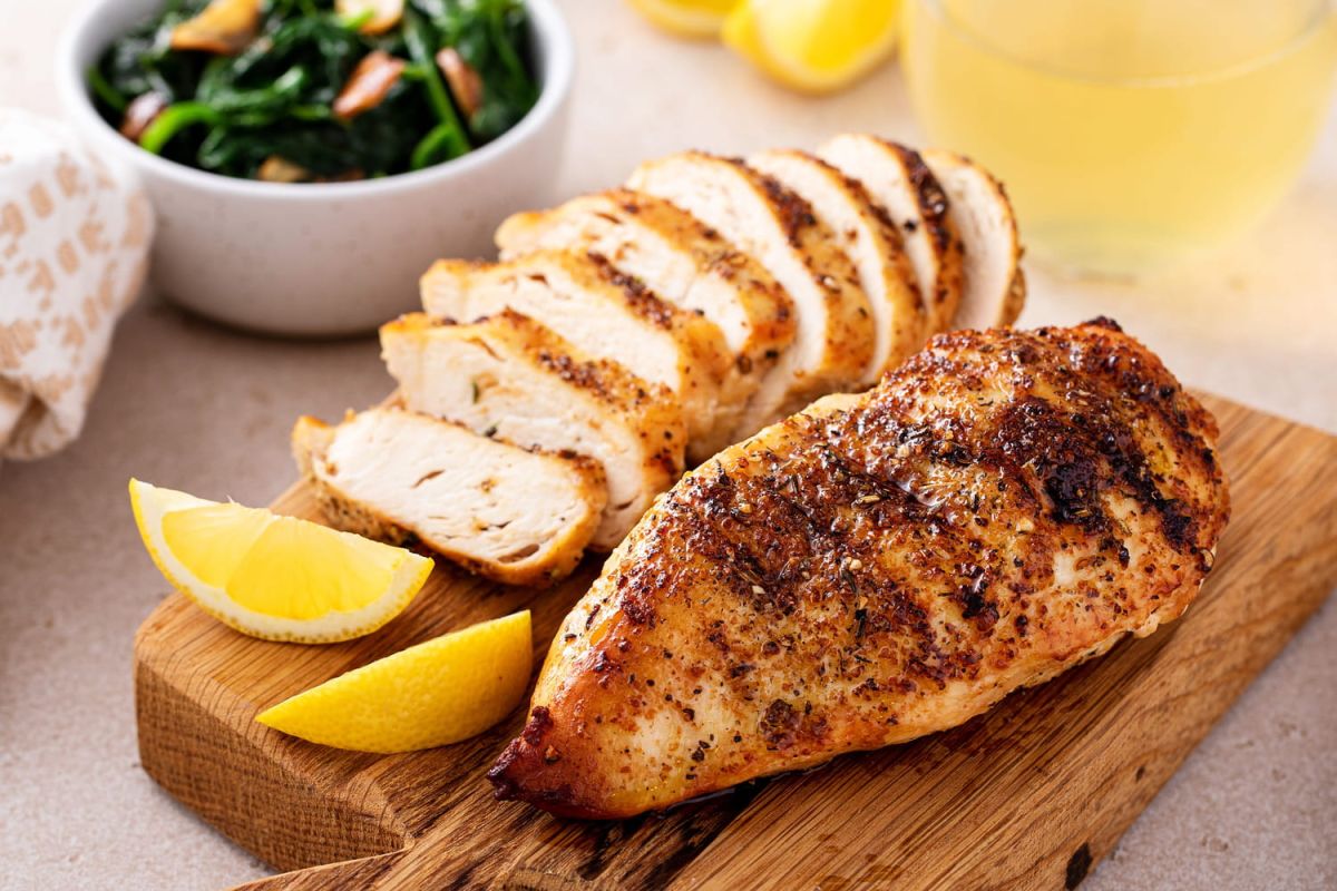 Délicieux et tendre : le secret d'une marinade au yaourt pour un poulet irrésistible