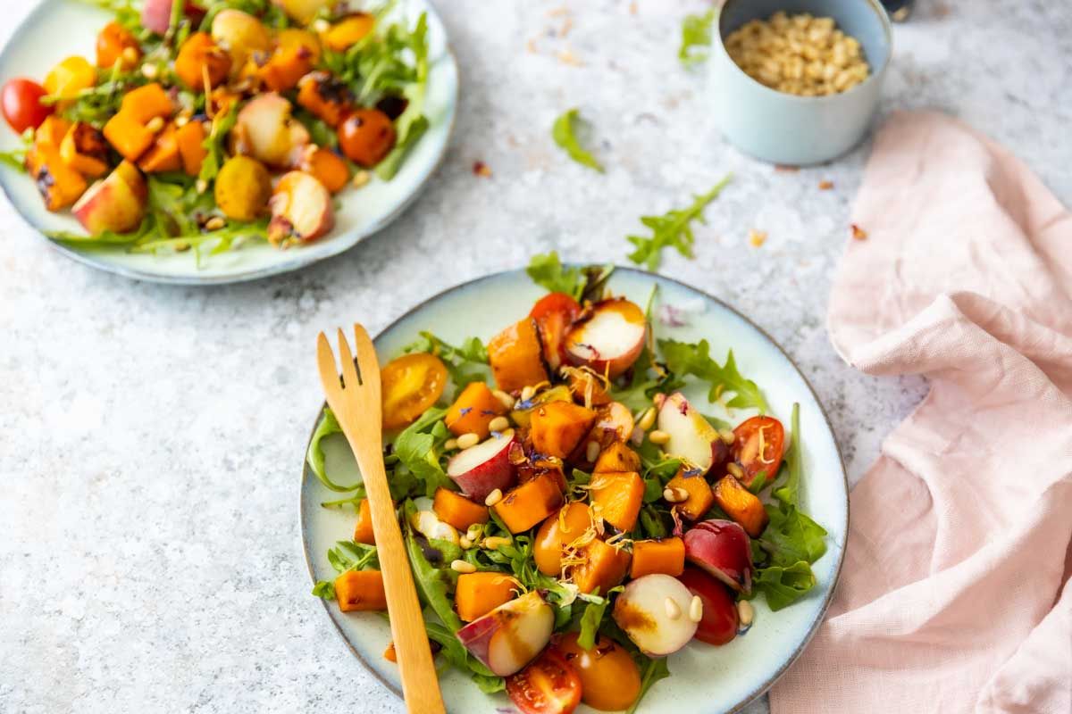 Salade estivale aux patates douces et pêches