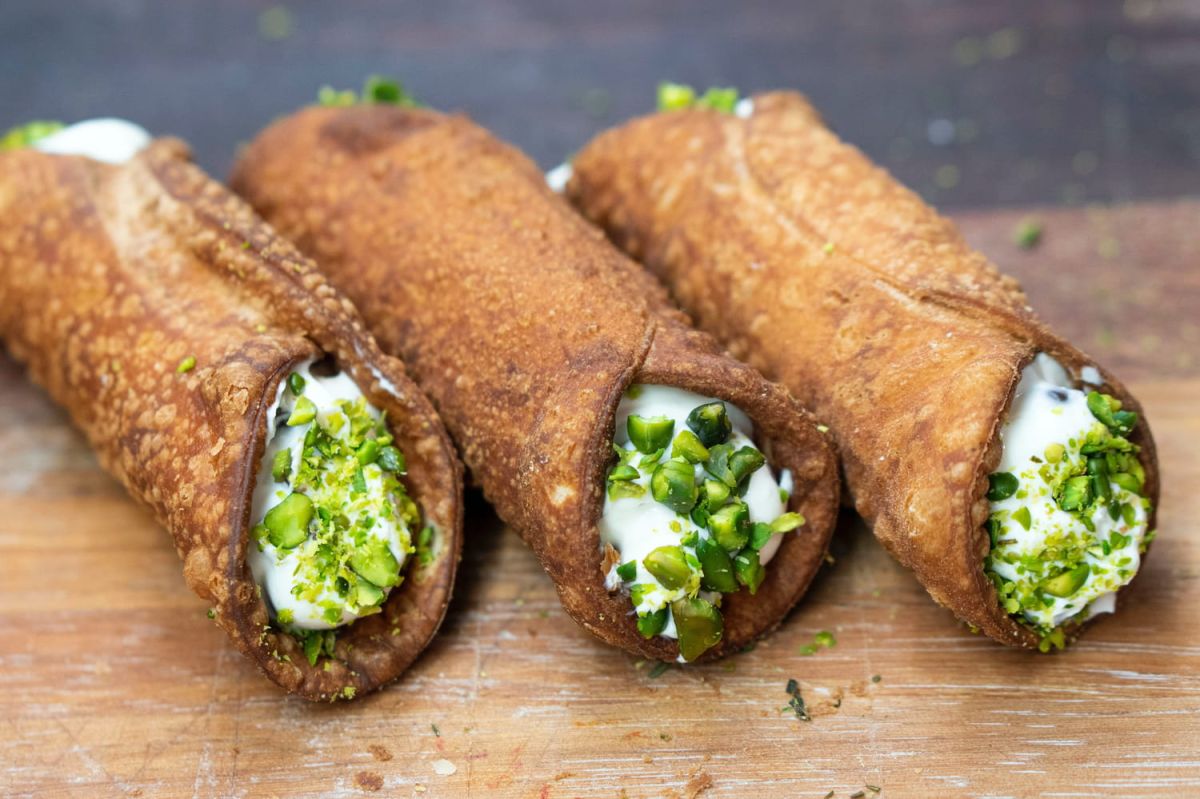 Découvrez la délicieuse recette des cannoli siciliens de Cyril Lignac