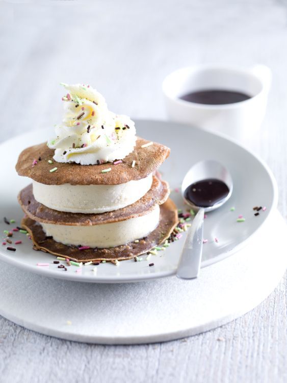 Une délicieuse dame blanche revisitée en mille-feuille de crêpes