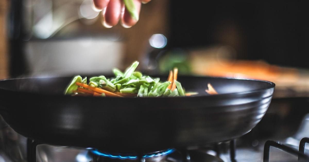 Les erreurs courantes à éviter en cuisine avec votre poêle