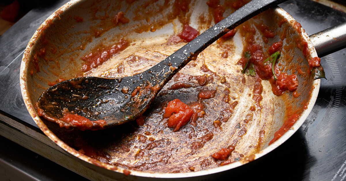 Nettoyer une poêle sale : la méthode simplissime d'un chef étoilé