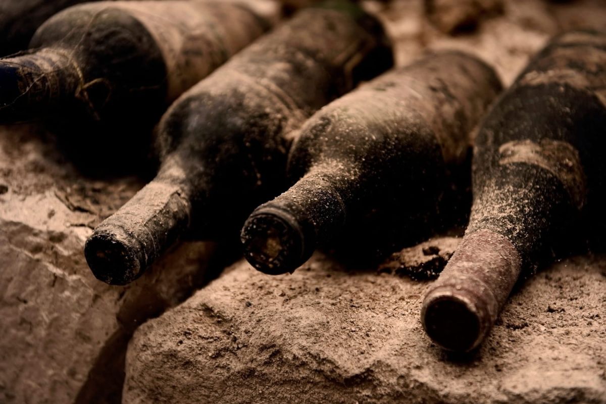 À la découverte des vins millénaires : sont-ils encore savourables ?