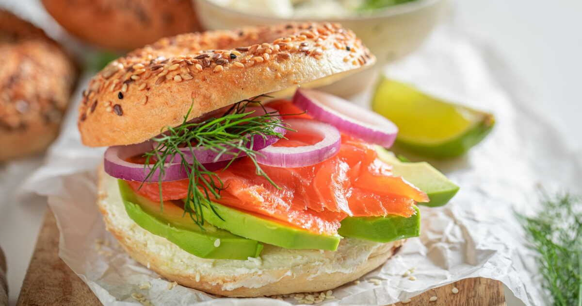 Bagels gourmands : découvrez 3 recettes savoureuses à déguster sur le pouce