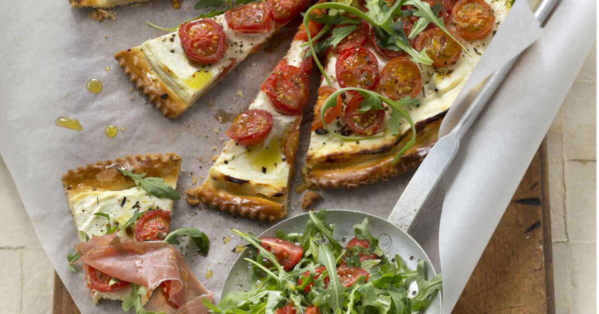 La tarte sablée aux tomates cerises et roquette
