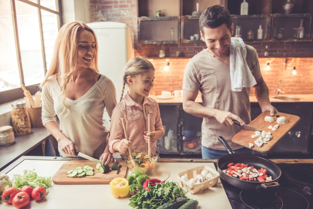 Adieu aux aliments ultra-transformés : le secret d'un ventre plat selon un expert