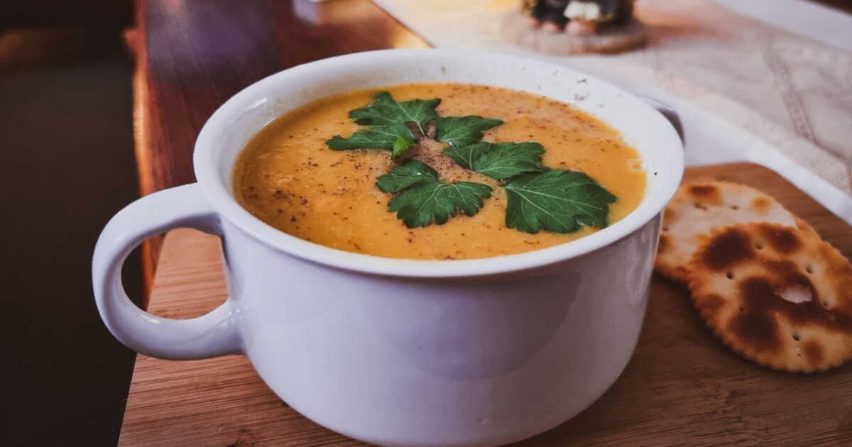 Les soupes réconfortantes de l'hiver : astuces pour un repas équilibré